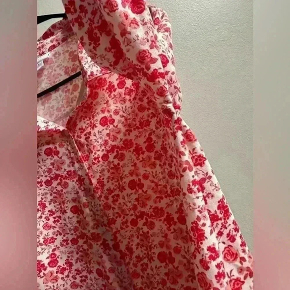 NWOT | Women’s Lularoe Valentina Button Up | M | Red Floral - Picture 6 of 9